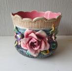 Antieke majolica bloempot met  roosapplicatie, Antiek en Kunst, Ophalen of Verzenden