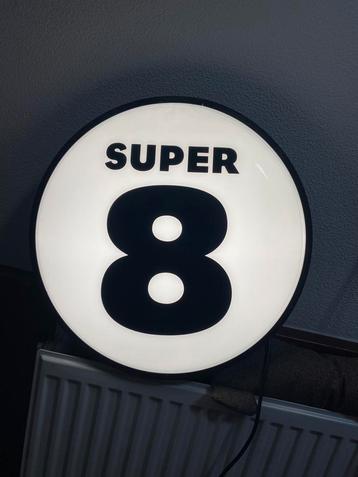 Retro Super 8 Lichtbord beschikbaar voor biedingen