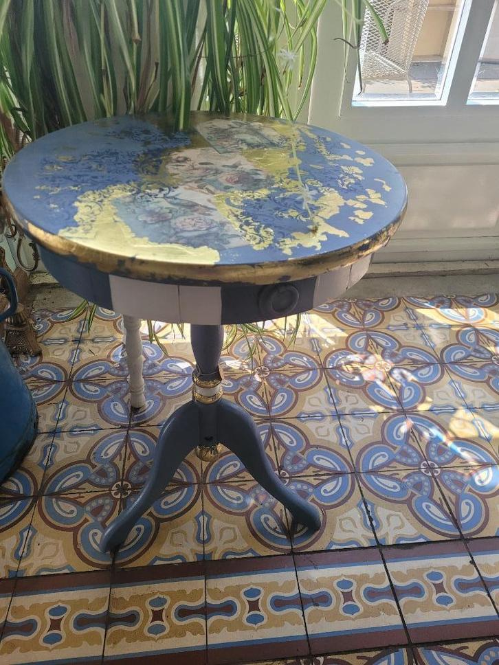 Antiek bijzettafeltje met echt bladgoud, Antiek en Kunst, Curiosa en Brocante, Ophalen