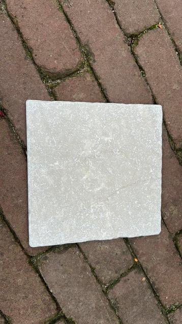 Tegels turks marmer 20 x 20 totaal 1,8 m2 beschikbaar voor biedingen