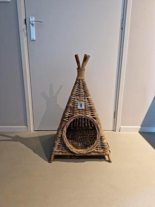 Boony rotan tipi kattenmand, Dieren en Toebehoren, Kattenmanden, Gebruikt, Riet, Ophalen of Verzenden