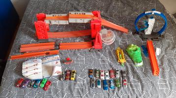 Hot Wheels stuntbrug en wat uitbreiding  beschikbaar voor biedingen