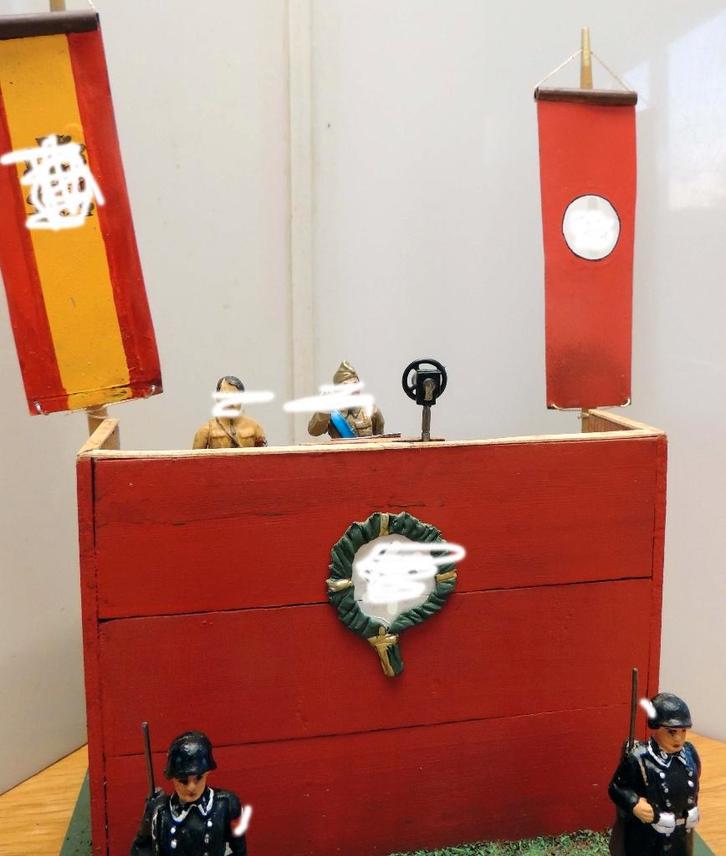 Elastolin figuren op tribune, Antiek en Kunst, Antiek | Speelgoed, Ophalen of Verzenden