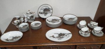 Japans Servies beschikbaar voor biedingen