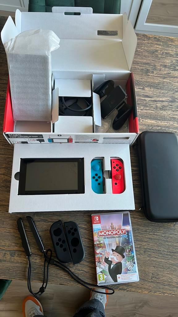 Nintendo Switch (vlekken op screenprotector), Spelcomputers en Games, Spelcomputers | Nintendo Switch, Gebruikt, Switch Original