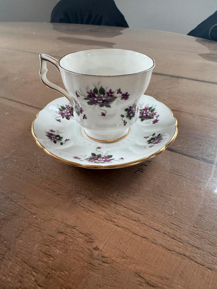 Porseleinen kopjes en schotels oa royal windsor, Salisbury), Huis en Inrichting, Keuken | Servies, Zo goed als nieuw, Kop(pen) en/of Schotel(s)