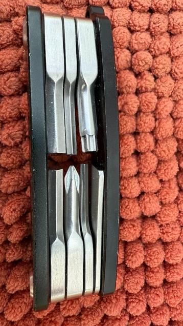 SmallRig inklapbare multitool – compact gereedschap  beschikbaar voor biedingen