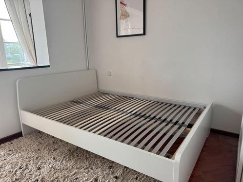 Gratis IKEA bed 140x200, Huis en Inrichting, Slaapkamer | Bedden, Gebruikt, Tweepersoons, 140 cm, 200 cm, Hout, Wit, Ophalen