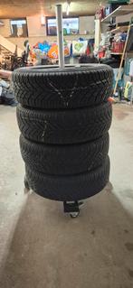 continental winterbanden 185/65 met Peugeot wieldoppen, Auto-onderdelen, Banden en Velgen, Ophalen, Gebruikt, 15 inch, Banden en Velgen