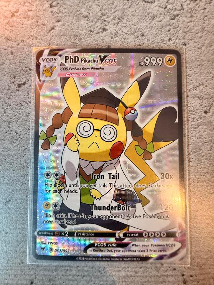 PhD Pikachu VCOS – Pokémon Cosplay Proxy, Hobby en Vrije tijd, Verzamelkaartspellen | Pokémon, Zo goed als nieuw, Verzenden