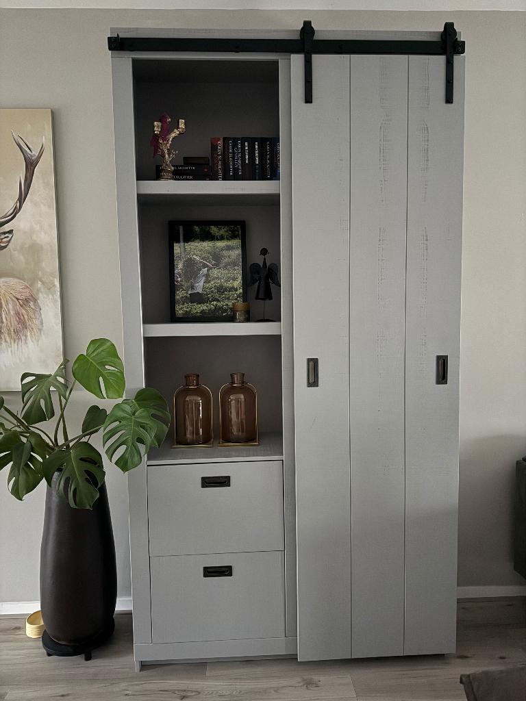Woonkamer kast  trendhopper, Huis en Inrichting, Kasten | Dressoirs, Zo goed als nieuw, 100 tot 150 cm, 25 tot 50 cm, Met lade(s)