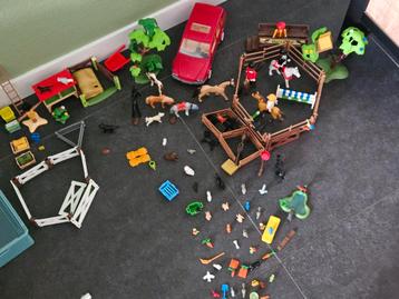 Playmobil boerderij  beschikbaar voor biedingen