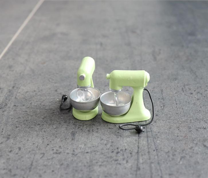 Staande mixer met kom keuken miniatuur nieuw 1:12 Groen, Verzamelen, Poppenhuizen en Toebehoren, Nieuw, Decoratie, Ophalen of Verzenden