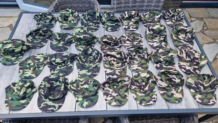 29 Camouflage Petten - Zo Goed Als Nieuw!, Hobby en Vrije tijd, Feestartikelen, Zo goed als nieuw, Hoed of Pruik, Overige, Ophalen of Verzenden
