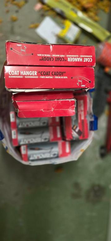 Nieuwe Carpoint Camera's & Coat Caddy - Partij beschikbaar voor biedingen