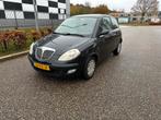 Lancia Ypsilon 1.4 16V AUT CruiseCtrl Airco APK Automaat NAP, Auto's, Lancia, 970 kg, 400 kg, Zwart, Origineel Nederlands