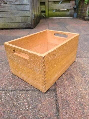 Sjouwkist van hout. beschikbaar voor biedingen
