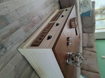 Salontafel beschikbaar voor biedingen