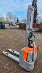 Stapelaar met nieuwe accu's, Ophalen, Gebruikt