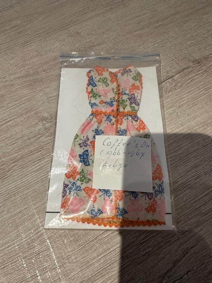Vintage Barbie kleding ‘Brunch Time’ (jaren ’60) (#1670), Verzamelen, Poppen, Zo goed als nieuw, Kleertjes, Verzenden