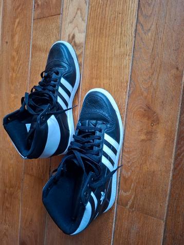 Adidas Originals. beschikbaar voor biedingen