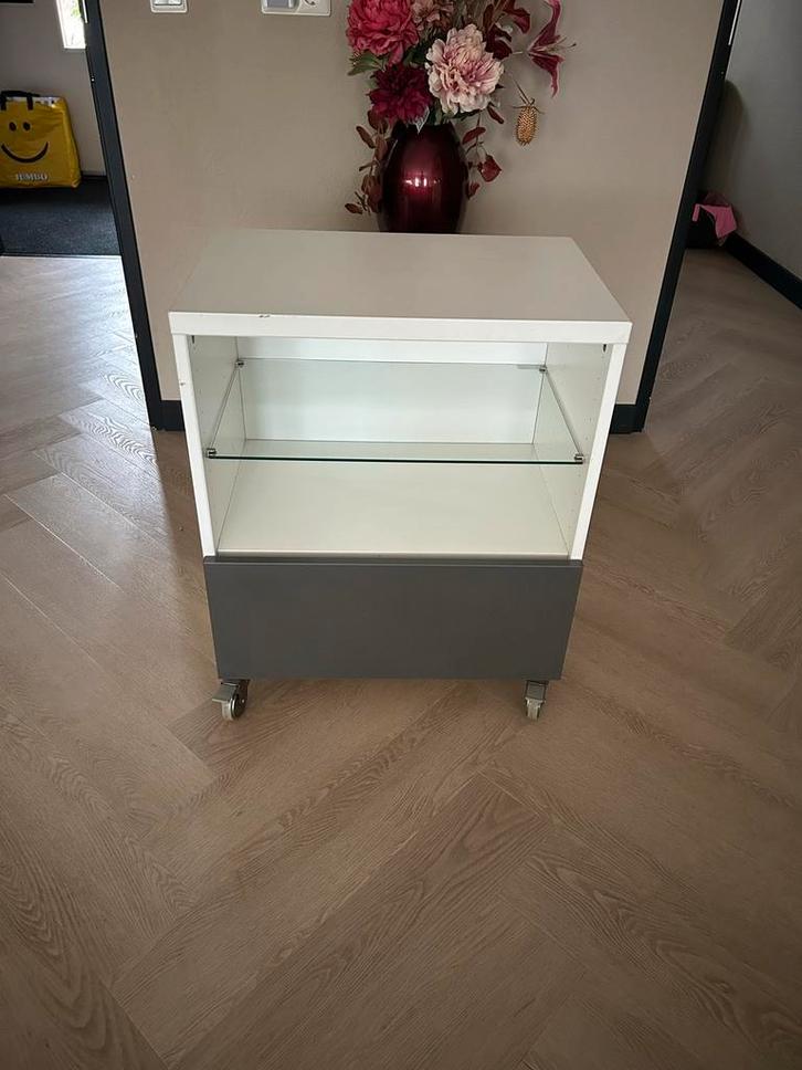 IKEA Nachtkastje - Strak Design, Huis en Inrichting, Kasten | Vitrinekasten, Gebruikt, Minder dan 100 cm, Minder dan 50 cm, 25 tot 50 cm