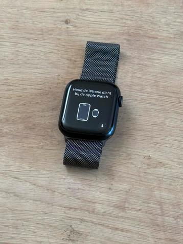Zeer nette Apple Watch series 8 45MM, met 98% batterij! beschikbaar voor biedingen