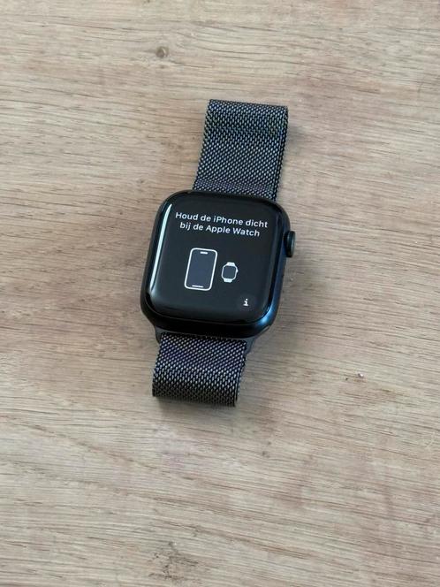 Zeer nette Apple Watch series 8 45MM, met 98% batterij!, Sieraden, Tassen en Uiterlijk, Smartwatches, Zo goed als nieuw, iOS, Zwart