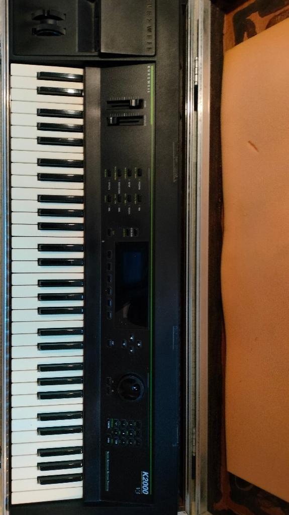 Kurzweil K2000 workstation / synthesizer, Muziek en Instrumenten, Synthesizers, Gebruikt, 61 toetsen, Overige merken, Met koffer of flightcase