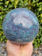 Grote bol van Robijn in kyaniet met fuchsiet, uv-gevoelig, Verzamelen, Mineralen en Fossielen, Ophalen of Verzenden, Mineraal