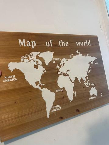 Houten decoratie beschikbaar voor biedingen