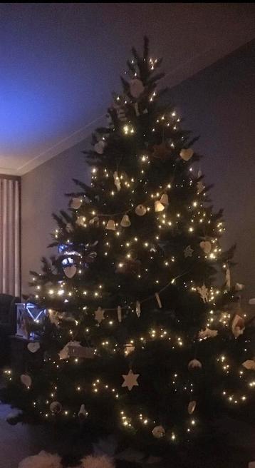 Kunst kerstboom,ongeveer  /240 cm hoog beschikbaar voor biedingen