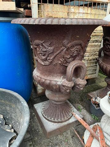Gietijzeren plantenbakken 100x60&80x60 €350 ps incl beschikbaar voor biedingen