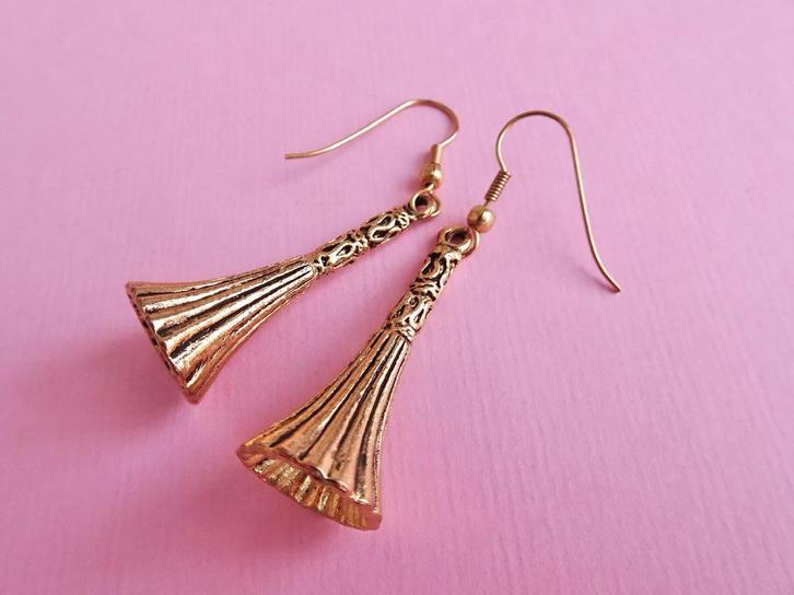 jwg Lange vintage 70s ornament oorbellen goud klr bohemian, Sieraden, Tassen en Uiterlijk, Antieke sieraden, Oorbellen, Overige materialen