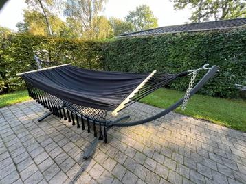 "Hangmat te koop wegens verhuizing. Alleen deze week nog. beschikbaar voor biedingen