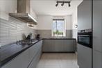 Moderne complete keuken met AEG inbouwapparatuur, Ophalen, Hoekkeuken, Graniet of Steen, Zo goed als nieuw