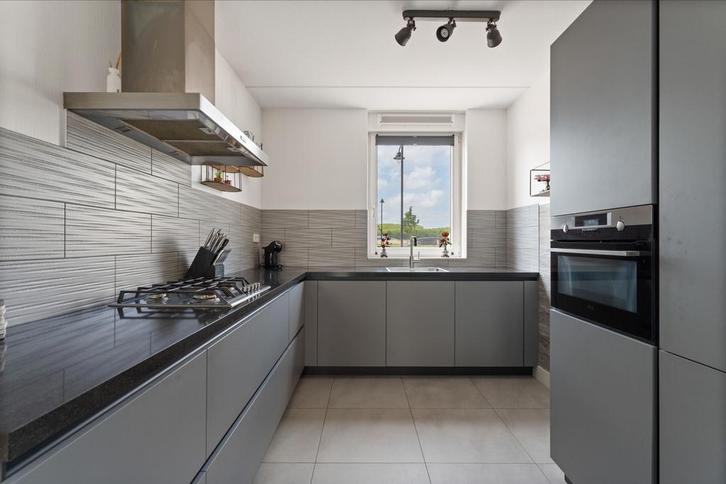 Moderne complete keuken met AEG inbouwapparatuur, Huis en Inrichting, Keuken | Complete keukens, Zo goed als nieuw, Hoekkeuken