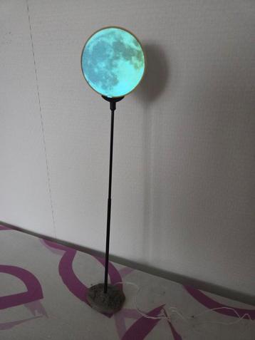 Maan kerstdorp beschikbaar voor biedingen