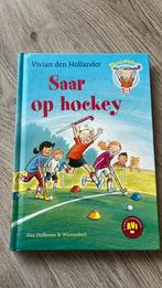 Saar op hockey - vivian den Hollander, Ophalen of Verzenden, Zo goed als nieuw