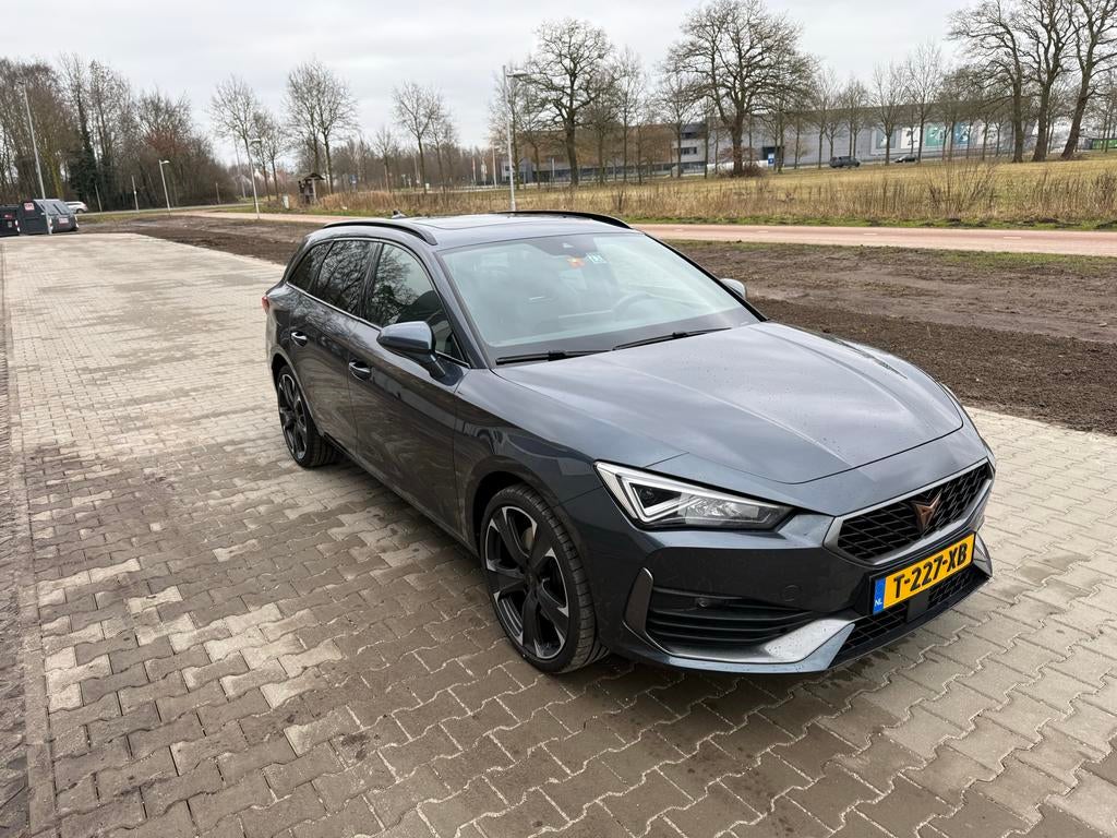 Cupra Leon 1.4 E-hybrid VZ 245pk Dsg-6 Pano/Trekhaak, Auto's, Cupra, Particulier, Leon, Hybride Elektrisch/Benzine, Plug-in hybride