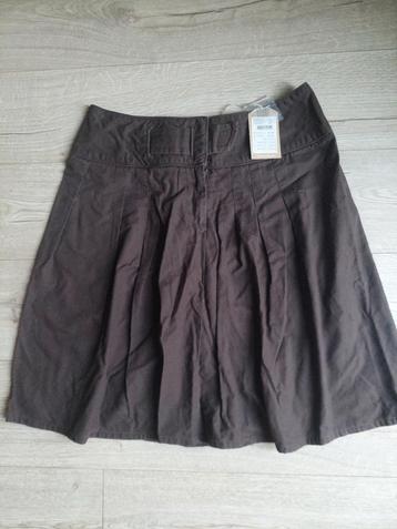Nieuwe Rok opde kniel.62cm Part Two Large donkerbruin katoen beschikbaar voor biedingen