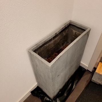 Mooie onbeschadigde plantenbak (eventueel 2 stuks)  beschikbaar voor biedingen