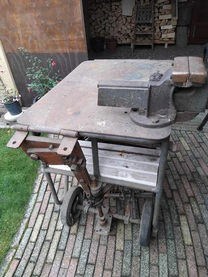 Werktafel met lasapparaat, platenschaar en meer!, Doe-het-zelf en Verbouw, Werkbanken, Gebruikt, 70 tot 120 cm, Bankschroef, Ophalen