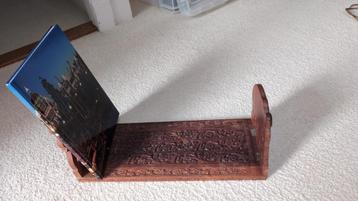 Handgesneden boekenklem beschikbaar voor biedingen