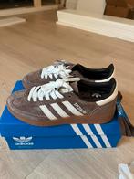 Adidas spezial nieuw, Bruin, Nieuw, Ophalen of Verzenden, Sneakers of Gympen