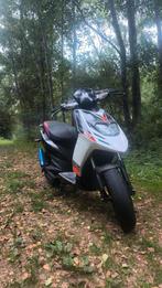 Aprilia sr50 motard, Fietsen en Brommers, Scooters | Aprilia, Ophalen of Verzenden, Zo goed als nieuw, Benzine, SR 50