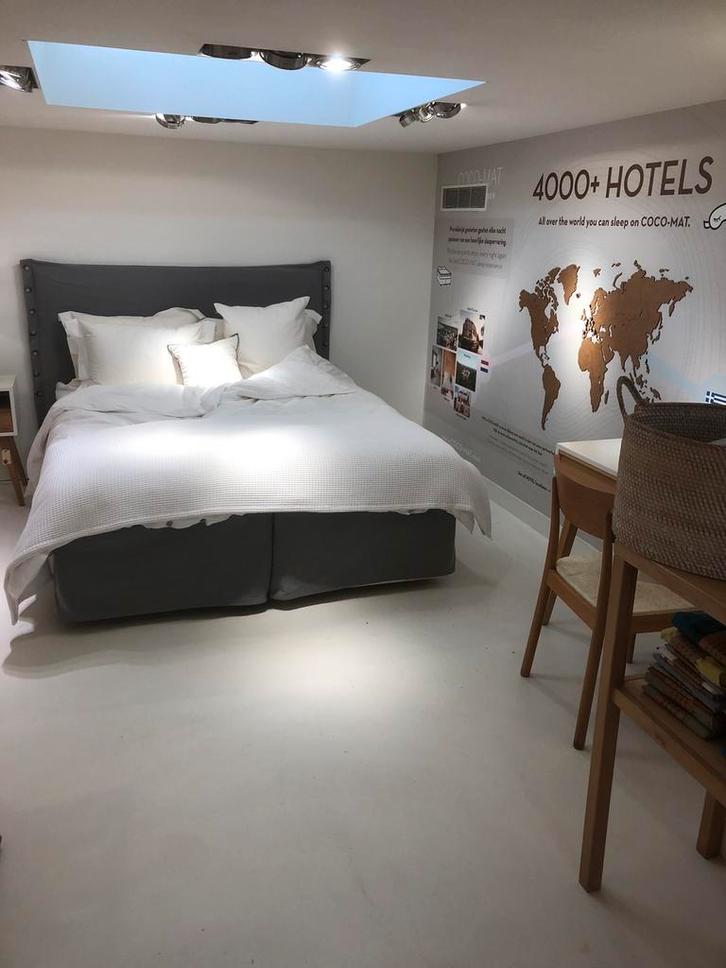 Coco-mat, Huis en Inrichting, Slaapkamer | Bedden, Nieuw, Tweepersoons, 160 cm, 200 cm, Stof, Grijs, Verzenden