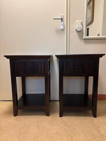 2 Massief Houten Nachtkastjes Koloniale Stijl beschikbaar voor biedingen