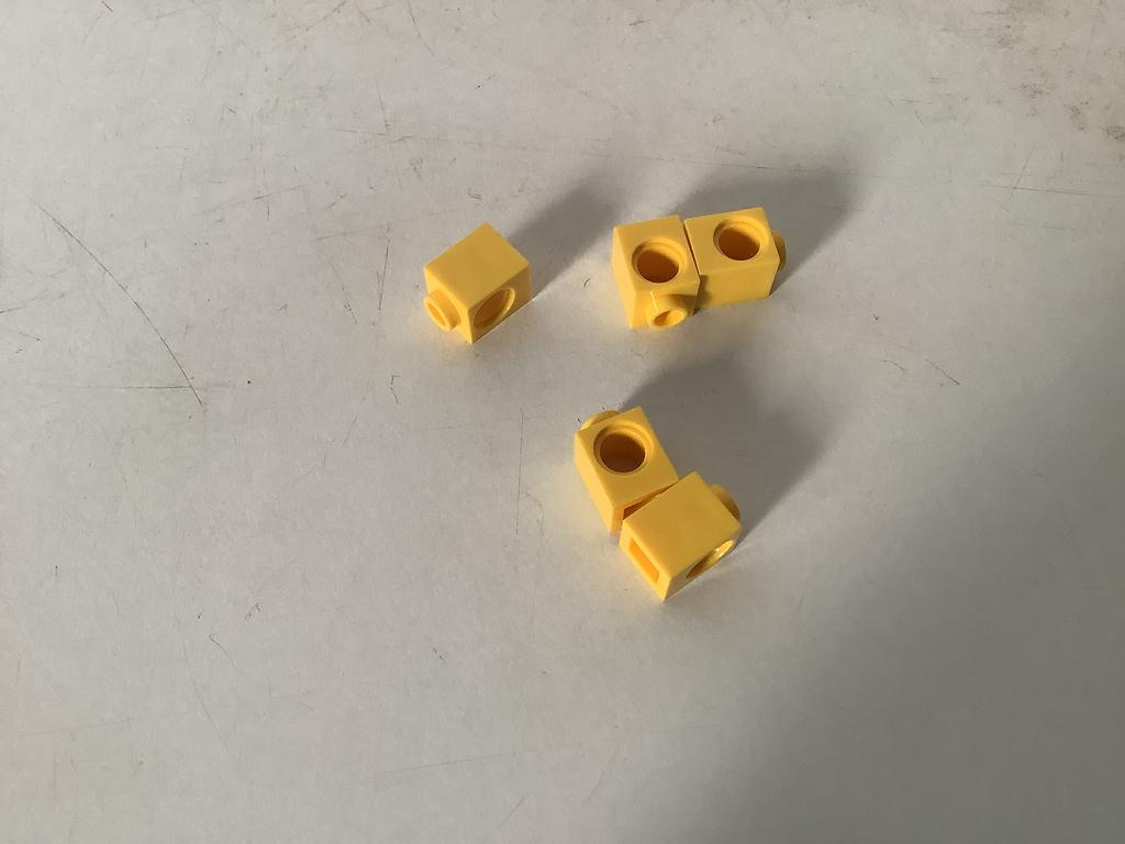 Lego technic steen 1x1 met gat geel, Kinderen en Baby's, Speelgoed | Duplo en Lego, Ophalen of Verzenden, Gebruikt, Losse stenen