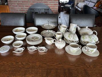 Groot theeservies 37delig Marjolein Bastin Wildflowers beschikbaar voor biedingen